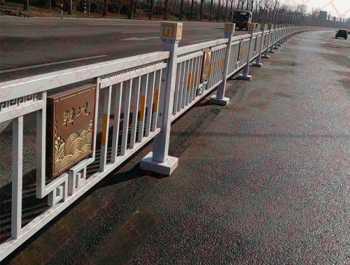 道路隔離欄